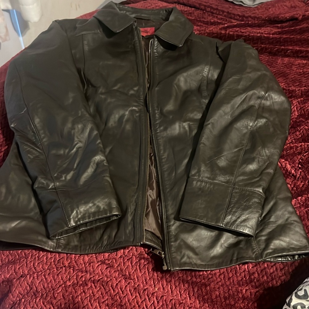 Black Leather Jacket with Classic Collar and Vintage Look
